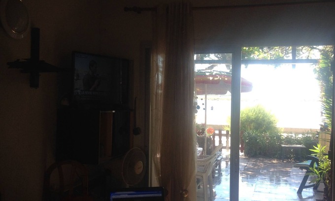 Gruissan Villa | Villa bord de mer accès piscines 5 personnes. Animaux accepté