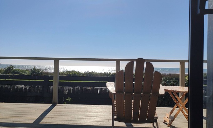 Otaki Beach Maison | Beachfront with stunning views of Kapiti Island