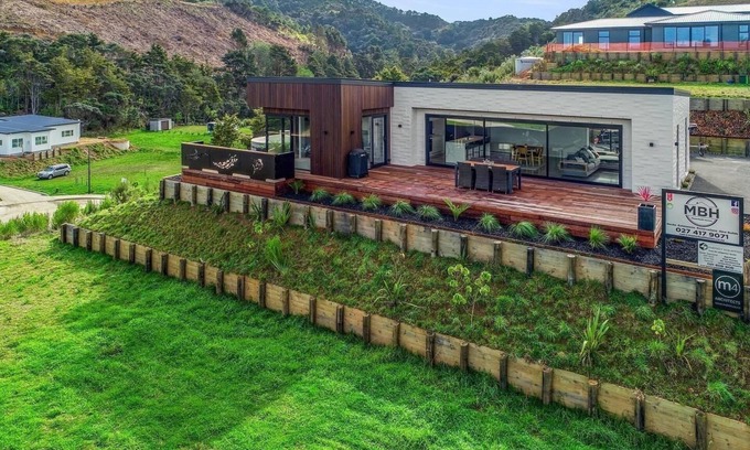 Ngunguru Maison | Beaching, fishing, relaxing with water views on the Tutukaka Coast,
