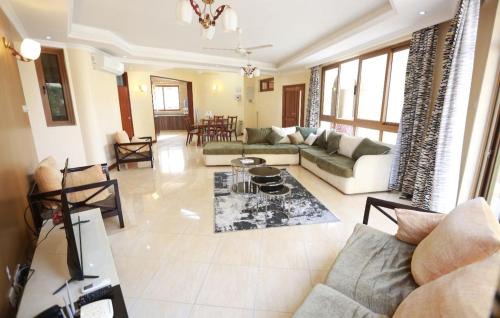 Mombasa Appartement | BeachLuxe 3bdr Pool Beach Access