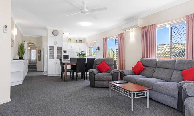 Torquay Appartement | Beachside 2-Bed Apartment with Secure Parking