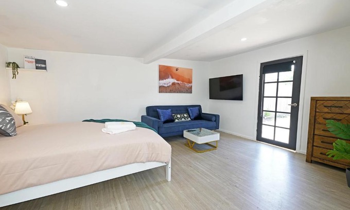 Parkdale Appartement | Beachside Compact Backyard Cabin near Mentone