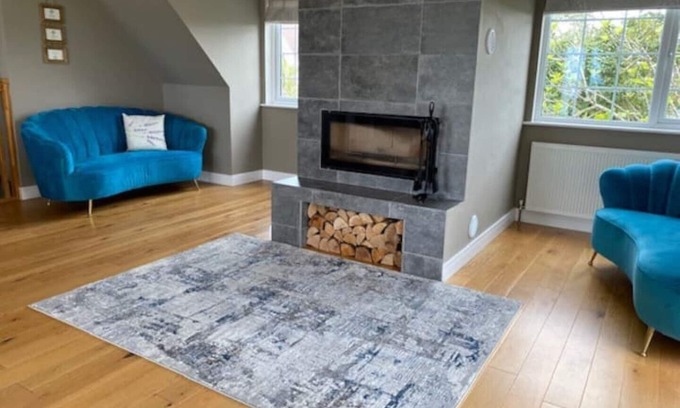 Brightlingsea Maison | Beachside house with uninterrupted sea views