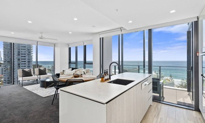 Burleigh Heads Appartement | Beachside Luxury in Burleigh Heads!