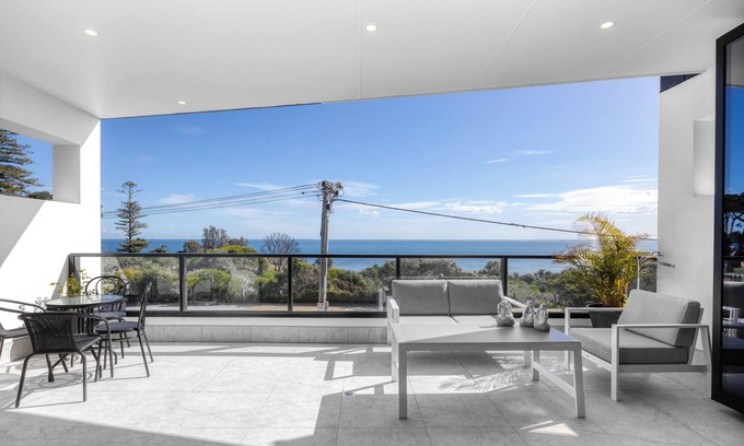 Brighton Appartement | Beachside View Brighton Make some memories at this family-friendly place.