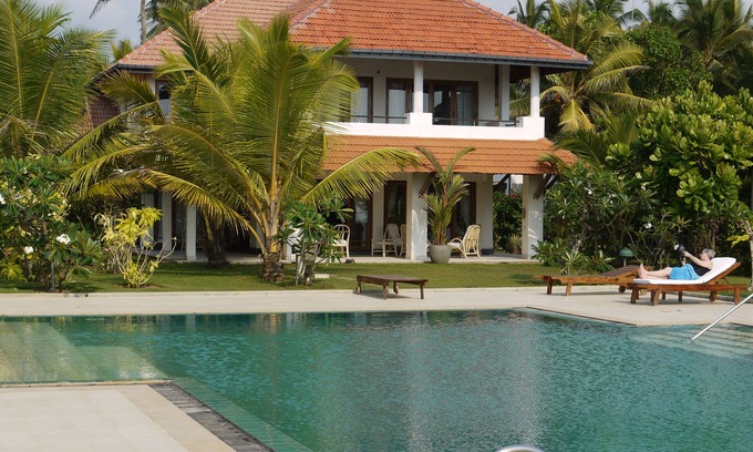 Wadduwa Maison | Sur la plage avec piscine commune de 16 m et court de tennis en gazon à côté de la plage à Wadduwa