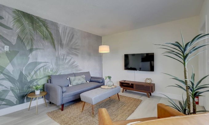 Imperial Point Appartement | Beachy&Boho w/full kitchen & Pool FOR 6 ppl