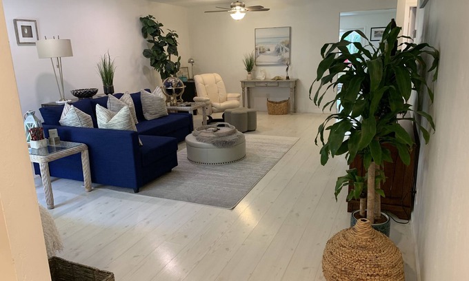 East Boca Raton Maison | Beachy Duplex Walk / Run / Ride to Beach !!