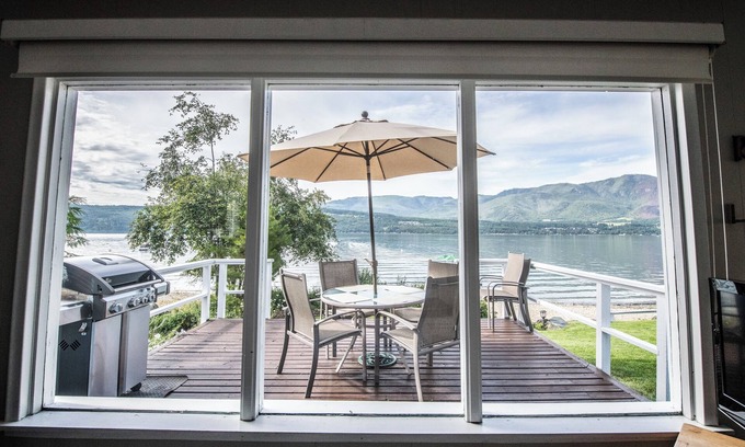 Scotch Creek Cabine | Beachy family cabin right on Shuswap Lake