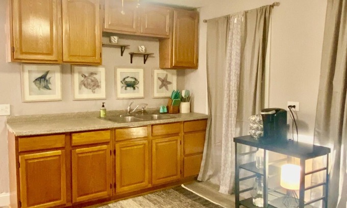 Pawcatuck Maison | Beachy First Level Apartment Close to Misquamicut and Casinos