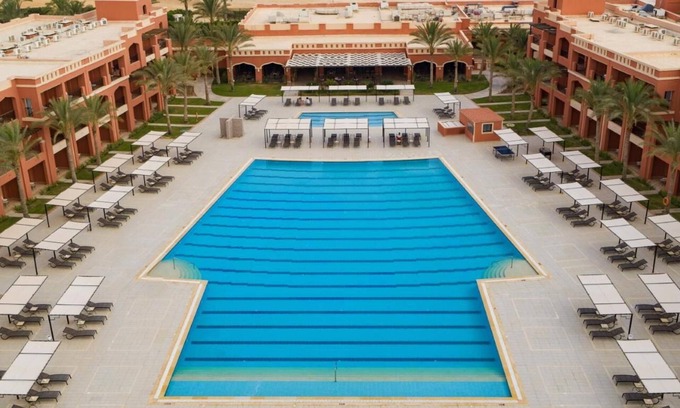 Marsa Matruh Station Balnéaire | Beachy Vibes & Boutique Comforts by the Bay l Breakfast, Pool & Spa Access