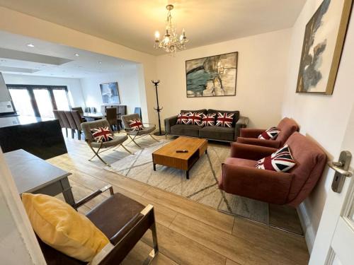 Redbridge Maison | Beahive house