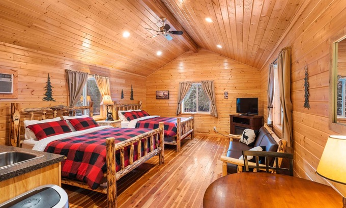 Thompson Falls Cabine | Cabin Suite (end unit 2 queen beds) - Bear Creek Resort - Cabin Suite (end unit 2 queen beds)