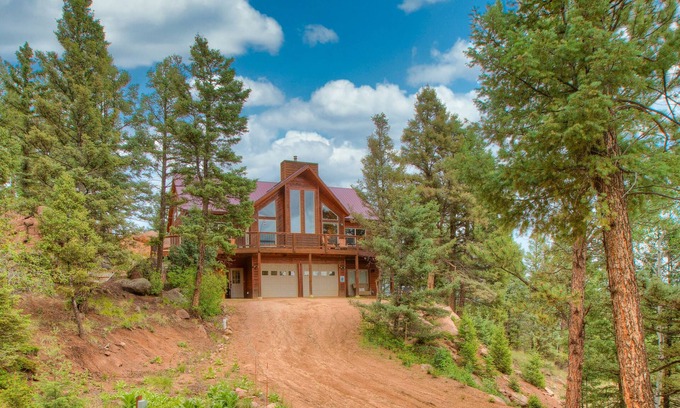 Florissant Cabine | Incroyable vue de Pikes Peak! 6 acres! Jacuzzi! Table de ping pong! Wifi