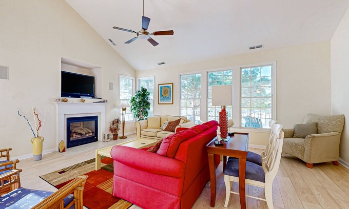 Ocean View Copropriété | Bear Trap Dunes golf-view condo with screened porch, pool, tennis & sauna access