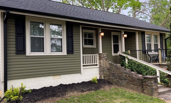 Royal Pines Maison | Beary Relaxing-Cozy Getaway for Family and Friends- Pet Friendly