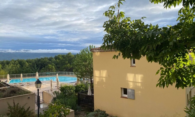 Pont Royal Maison | Beau duplex bien équipé avec terrasse dans résidence avec piscine