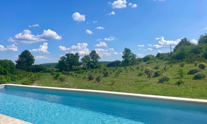 Le Garn Maison | "Beau Gite" House with Private Pool, Private Terrace and Wi-Fi