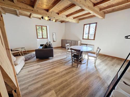 Saint-Gaudens Appartement | Beau Grand T2 Duplex avec du Cachet Centre Ville