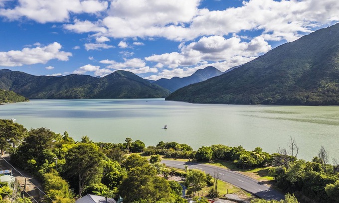 Havelock Maison | Beau Views - Marlborough Holiday Home