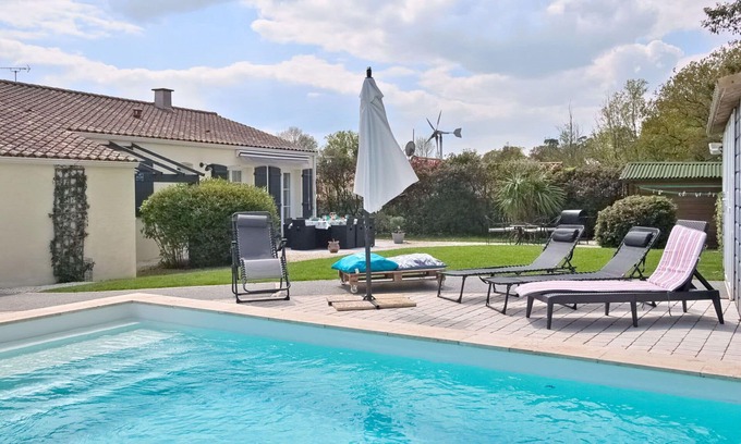 Moutiers-les-Mauxfaits Maison | Belle maison de vacances privée avec WIFI, piscine privée, TV, terrasse, animaux admis et parking