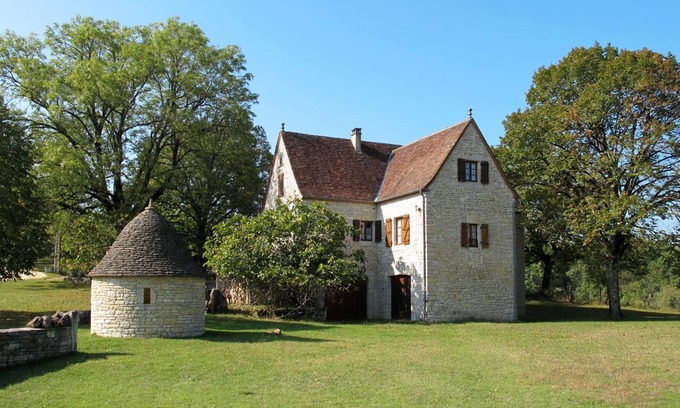 Saint-Chamarand Villa | Belle maison de vacances privée pour 7 personnes avec piscine privée, TV et parking