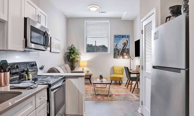 Central Business District Appartement | New! 1 BR Renovated Apt in downtown