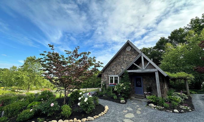 Wiscasset Cottage | Superbe propriété de 13 acres sur la rivière Sheepscot avec 2 chambres Cottage & Air Stream