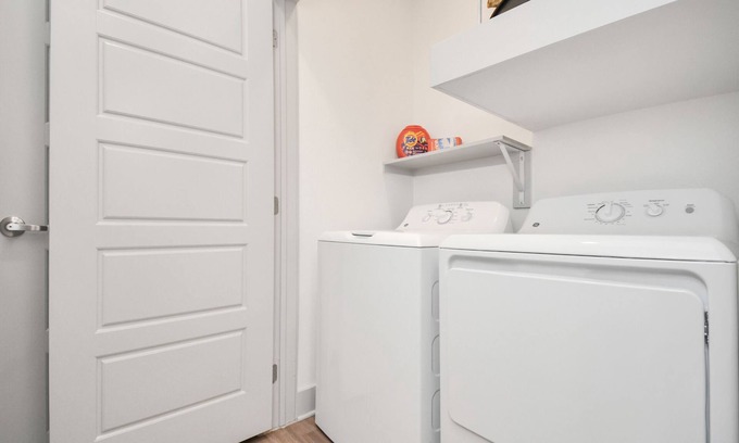Spring Appartement | Beautiful 1BD/Pool View Apt