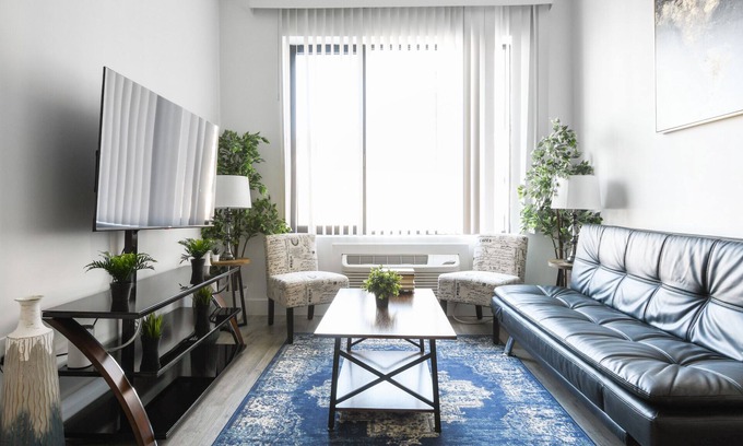Elizabeth Appartement | Beautiful 1BR Close to Airport 9570