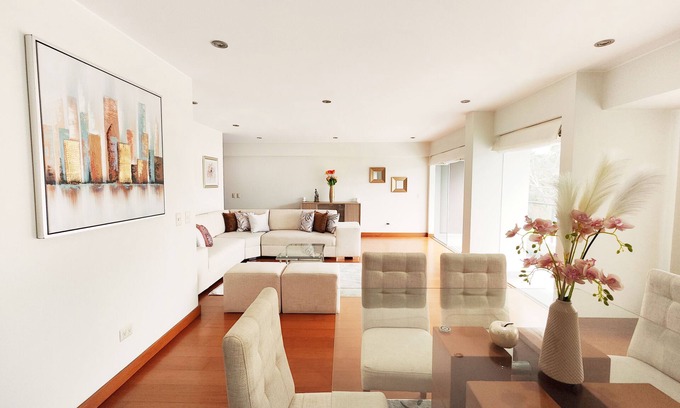 Chacarilla del Estanque Appartement | Beautiful 2,150 sq. ft. 3BR apartment in upscale Chacarilla