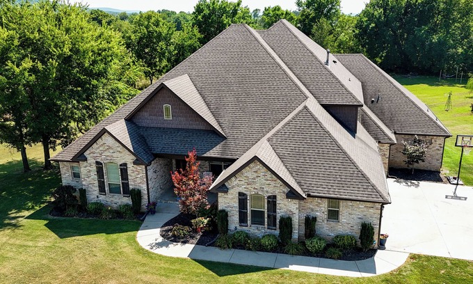Farmington Maison | Beautiful 2-Acre Refuge w/Pool-5 miles to UofA!