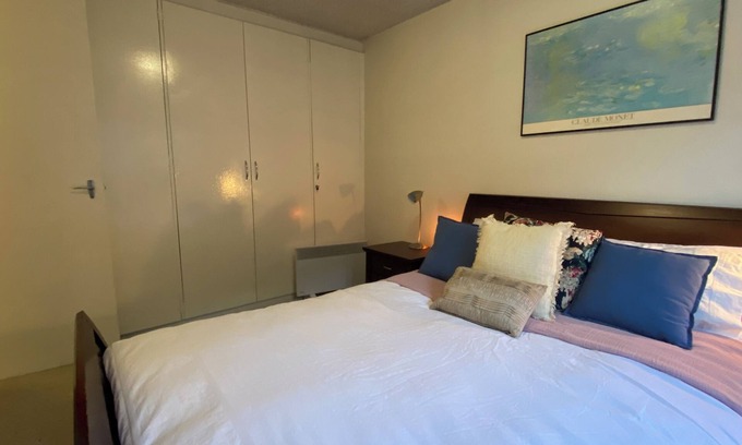 Middle Park Appartement | Beautiful 2-bed Unit in St Kilda West w/ Parking