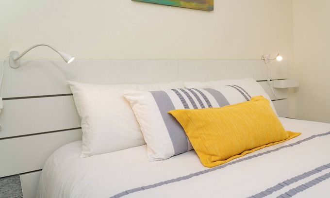 Dundarave Maison | Beautiful 2-BED Suite in central West Vancouver