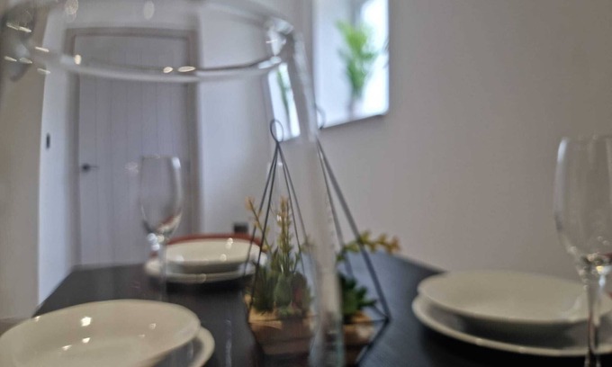 South Benfleet Appartement | Beautiful 2-Bedroom Apartment with Parking