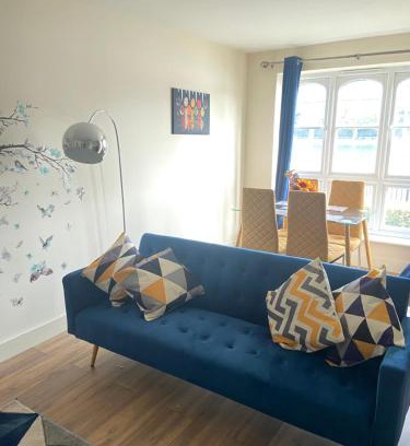 Island Gardens Appartement | Beautiful 2 bed waterfront apartment with parking perfect for Canary Wharf - 2 bed 2 bath apartment with High speed WIFI and Netflix and parking