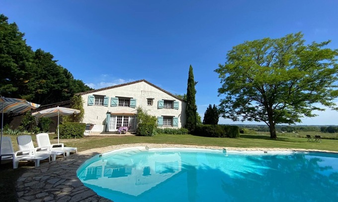 Baleyssagues Cottage | Beau 2 chambres, avec salle de bains, gîte, près de Duras, avec une vue imprenable