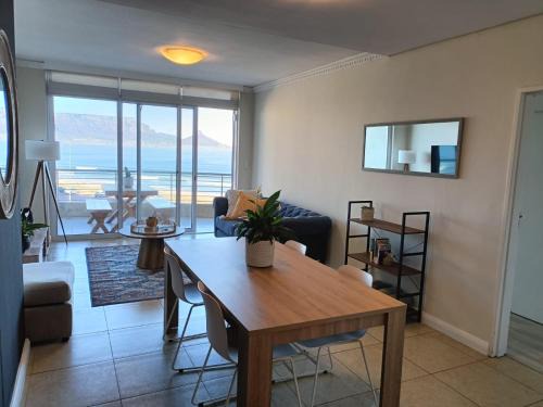 Flamingo Vlei Appartement | Beautiful 2 Bedroom Apartment with Ocean Views, Bloubergstrand