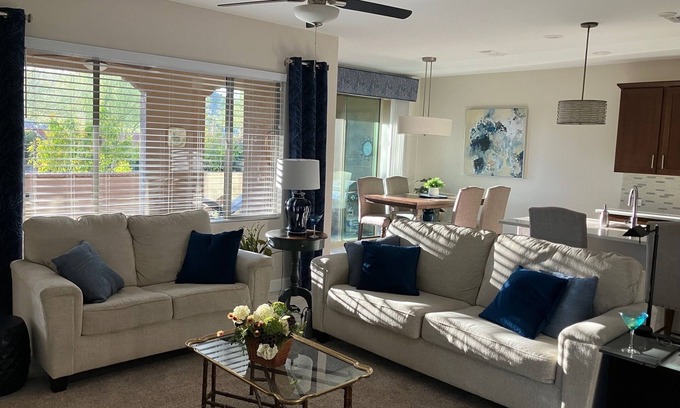 Eleven Mile Corner Station Balnéaire | Beautiful 2 BR, 2 Bath Villa w/Den. Access to golf cart and outdoor amenities!