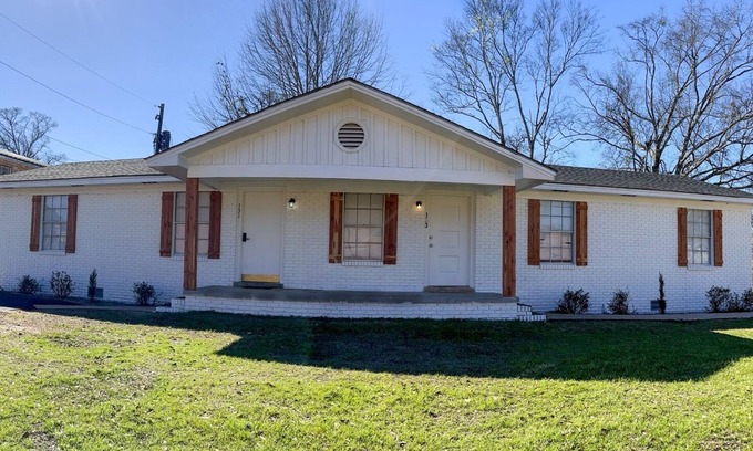 Jackson Maison | Beautiful 2 BR suite in the center of downtown Jackson.