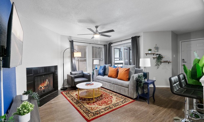 University Hills and Windsor Park Appartement | Beautiful 2BD/1BA in University Hills 4733