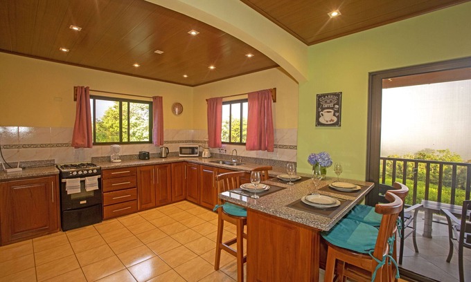 Bijagua Maison | BEAUTIFUL 2BR HOME WITH STUNNING VOLCANO VIEWS - FRIENDSHIP HOUSE AT BEPURAVIDA