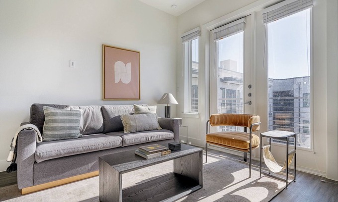 Highland Appartement | Beautiful 2BR in Highlands w/ Pool, W/D & Gym, walkable, by Blueground