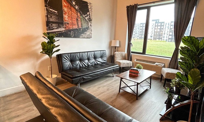 Elizabeth Appartement | Beautiful 2BR Next to Airport 9148