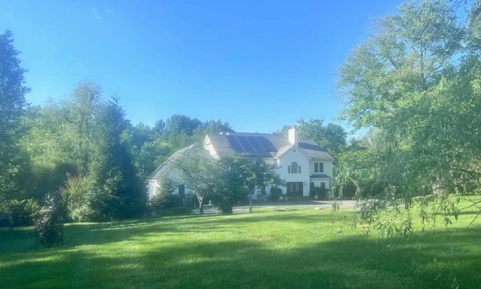 Darnestown Villa | Beautiful 2BR Walkout Fenced & Gated Villa, Onsite parking, Pet friendly-2+acres
