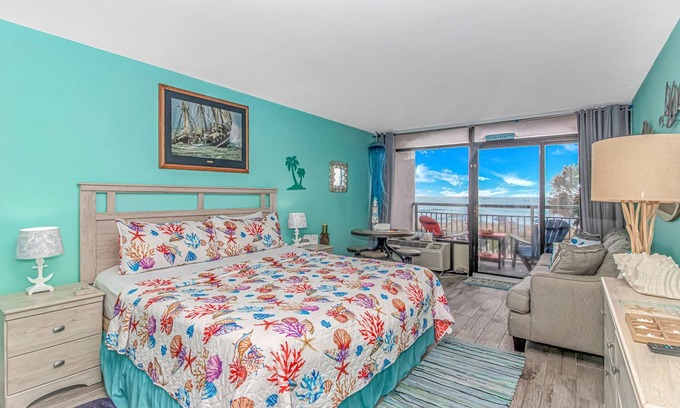 Myrtle Beach Copropriété | Beautiful 2nd Floor Oceanfront Studio w/King Bed! Landmark 229