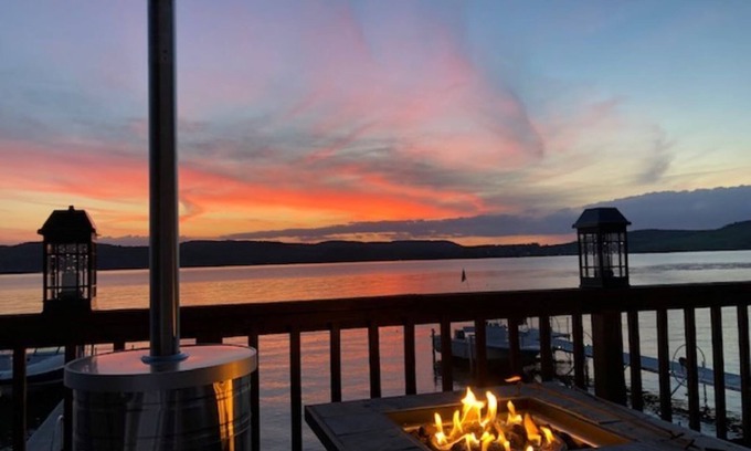 Richfield Springs Maison | Beautiful 3 Bedroom lakefront home less than 15 mins to Cooperstown. Sleeps 8+