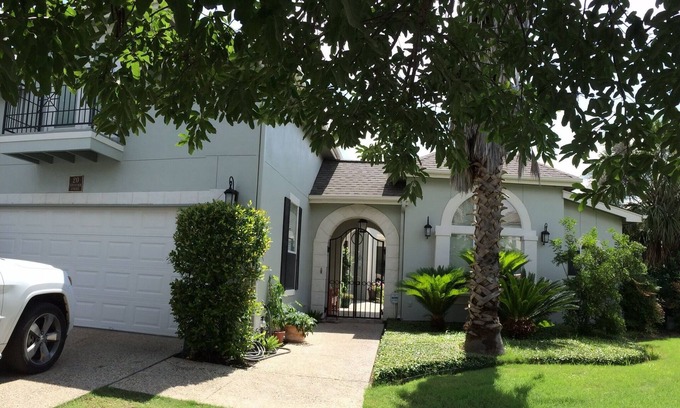 North San Antonio - SAT Maison | Belle 3 CAC maison avec grand patio tropical, bain à remous dans une communauté fermée