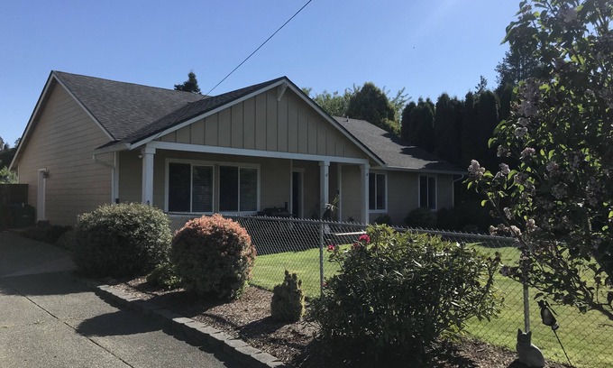 South Colby Maison | Beautiful 3 bed 2 bath house 2mi from ferry to downtown Seattle