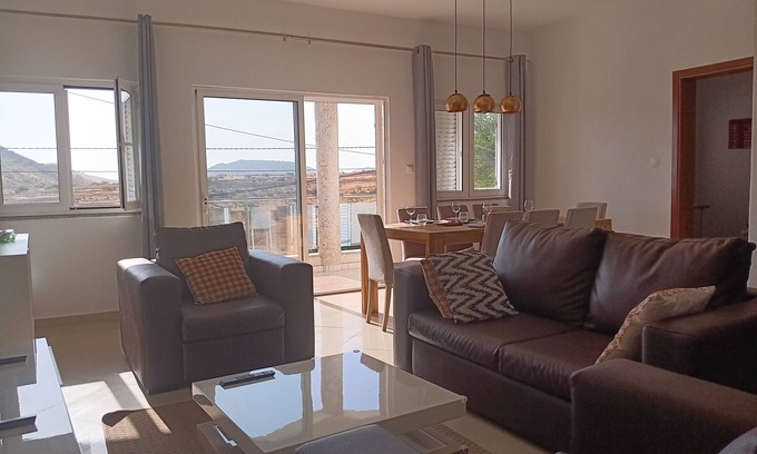 Praia Appartement | Beautiful 3 bed apt in Praia. Home away from Home.